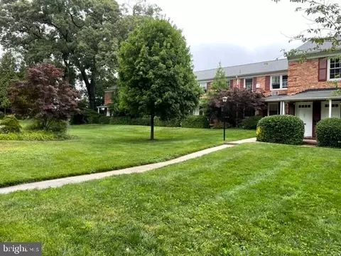 123 Talbott St #123, Rockville, MD 20852