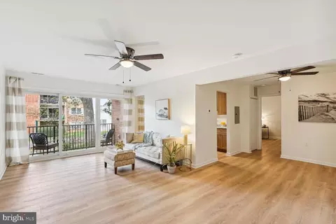 880 College Pkwy #201, Rockville, MD 20850