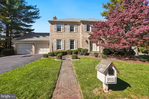 9501 Fox Hollow Dr, Potomac, MD 20854