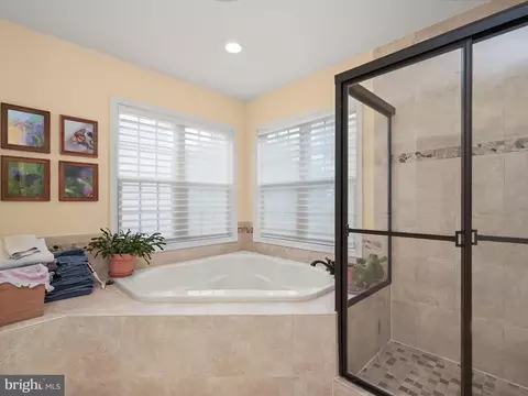 Bath - 1504 Rabbit Hollow Pl, Silver Spring, MD 20906 photo 2 of 4