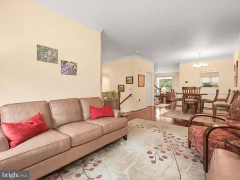 Living - 1504 Rabbit Hollow Pl, Silver Spring, MD 20906 photo 4 of 9