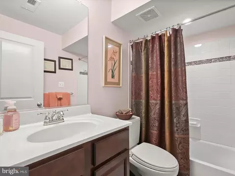 Bath - 1504 Rabbit Hollow Pl, Silver Spring, MD 20906 photo 4 of 4