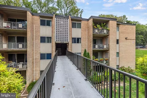 5101 Crossfield Ct #8, Rockville, MD 20852