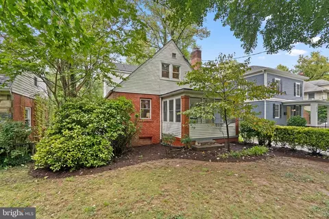 1917 Locust Grove Rd, Silver Spring, MD 20910 photo 2