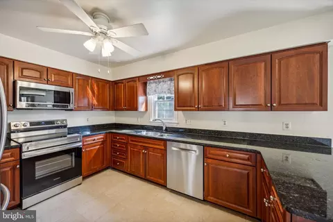 Kitchen - 2331 Holly Spring Dr, Silver Spring, MD 20905 photo 3 of 4