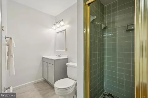 Bath - 2331 Holly Spring Dr, Silver Spring, MD 20905 photo 4 of 5