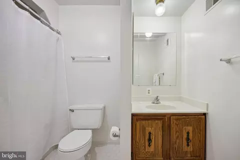 Bath - 2331 Holly Spring Dr, Silver Spring, MD 20905 photo 3 of 5