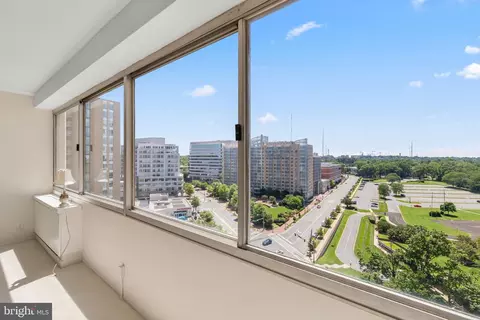 4515 Willard Ave #1801S, Chevy Chase, MD 20815