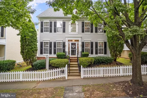 943 Featherstone St, Gaithersburg, MD 20878