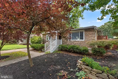 3912 Lawrence Ave, Kensington, MD 20895