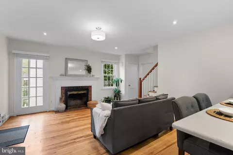 9906 Woodburn Rd, Silver Spring, MD 20901 photo 4