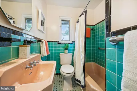 Bath - 1806 Sanford Rd, Silver Spring, MD 20902 photo 1 of 2