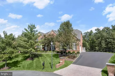11704 Woodthrush Ln, Potomac, MD 20854