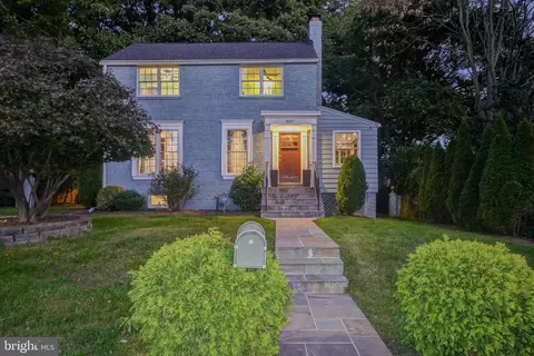 8007 Carroll Ave, Takoma Park, MD 20912
