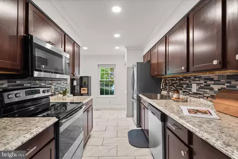 Kitchen - 2725 Fairdale Ter, Silver Spring, MD 20905 photo 3 of 5