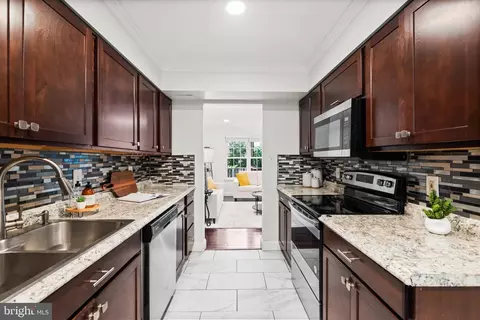 Kitchen - 2725 Fairdale Ter, Silver Spring, MD 20905 photo 2 of 5