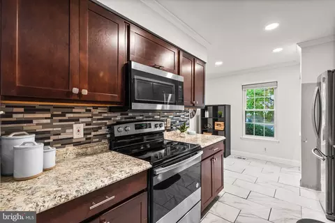 Kitchen - 2725 Fairdale Ter, Silver Spring, MD 20905 photo 4 of 5
