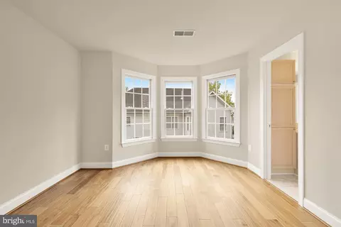 Bedroom - 825 Woodside Pkwy, Silver Spring, MD 20910 photo 4 of 9