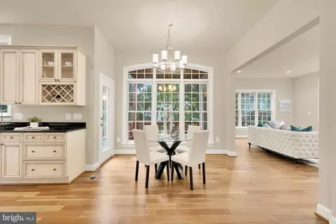 Dining - 825 Woodside Pkwy, Silver Spring, MD 20910 photo 5 of 6