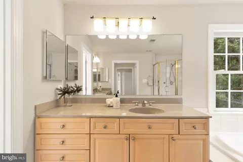 Bath - 825 Woodside Pkwy, Silver Spring, MD 20910 photo 2 of 8