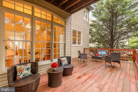 Exterior - 825 Woodside Pkwy, Silver Spring, MD 20910 photo 6 of 12