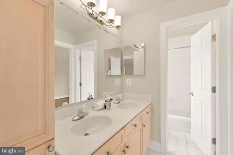 Bath - 825 Woodside Pkwy, Silver Spring, MD 20910 photo 4 of 8