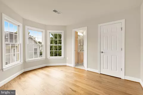 Bedroom - 825 Woodside Pkwy, Silver Spring, MD 20910 photo 5 of 9