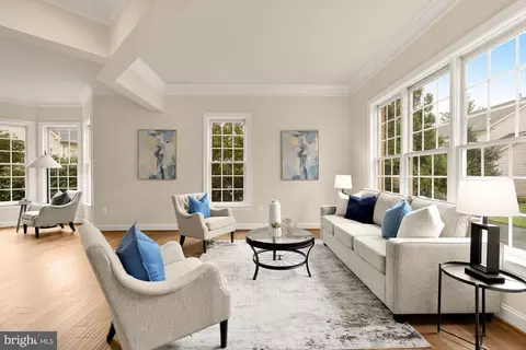 Living - 825 Woodside Pkwy, Silver Spring, MD 20910 photo 2 of 10
