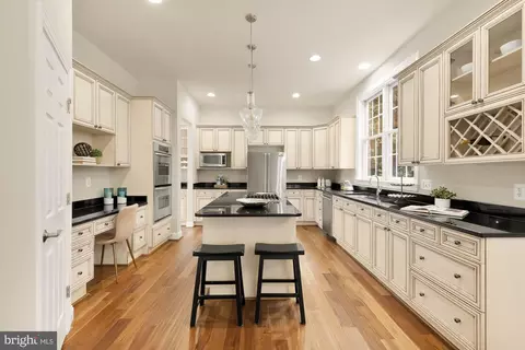 Kitchen - 825 Woodside Pkwy, Silver Spring, MD 20910 photo 2 of 7