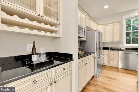 Kitchen - 825 Woodside Pkwy, Silver Spring, MD 20910 photo 6 of 7