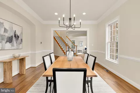 Dining - 825 Woodside Pkwy, Silver Spring, MD 20910 photo 3 of 6