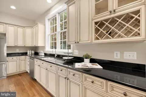 Kitchen - 825 Woodside Pkwy, Silver Spring, MD 20910 photo 4 of 7
