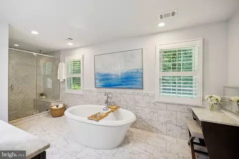 Bath - 7701 Hackamore Dr, Potomac, MD 20854 photo 2 of 4