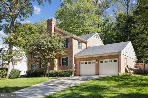 Exterior - 7701 Hackamore Dr, Potomac, MD 20854 photo 5 of 5