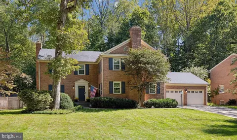 7701 Hackamore Dr, Potomac, MD 20854