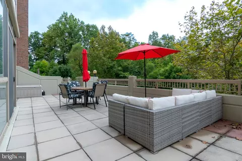3200 N Leisure World Blvd #104, Silver Spring, MD 20906