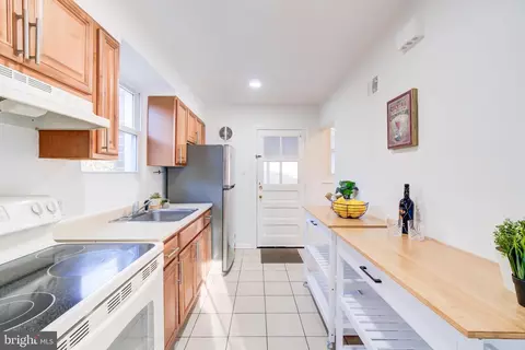 Entry Way - 11613 Gail Pl, Silver Spring, MD 20902 photo 2 of 3