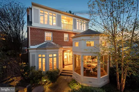 Exterior - 9314 Colesville Road Aly, Silver Spring, MD 20901 photo 16 of 29