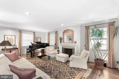 Living - 9314 Colesville Road Aly, Silver Spring, MD 20901 photo 3 of 8