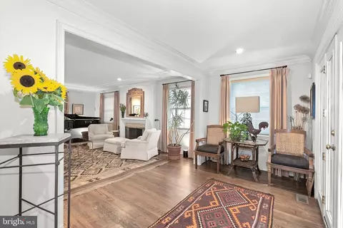 Entry Way - 9314 Colesville Road Aly, Silver Spring, MD 20901 photo 4 of 10
