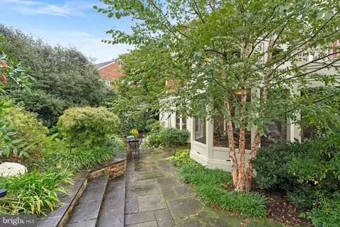 Exterior - 9314 Colesville Road Aly, Silver Spring, MD 20901 photo 6 of 29