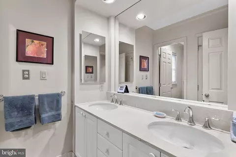 Bath - 9314 Colesville Road Aly, Silver Spring, MD 20901 photo 2 of 3