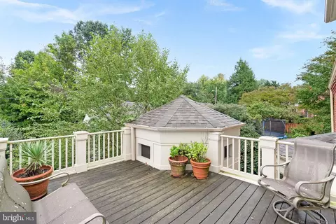 Exterior - 9314 Colesville Road Aly, Silver Spring, MD 20901 photo 7 of 29