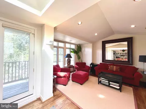 Living - 9314 Colesville Road Aly, Silver Spring, MD 20901 photo 5 of 8