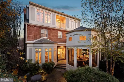 Exterior - 9314 Colesville Road Aly, Silver Spring, MD 20901 photo 26 of 29