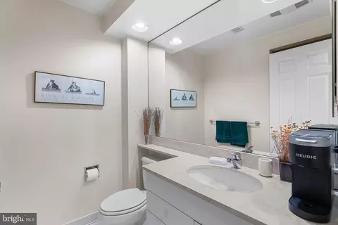 Bath - 9314 Colesville Road Aly, Silver Spring, MD 20901 photo 1 of 3