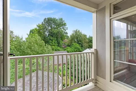 Exterior - 9314 Colesville Road Aly, Silver Spring, MD 20901 photo 11 of 29