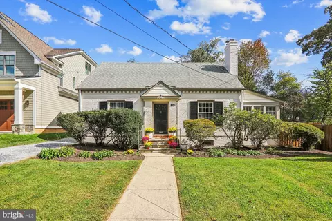 8507 Garfield St, Bethesda, MD 20817