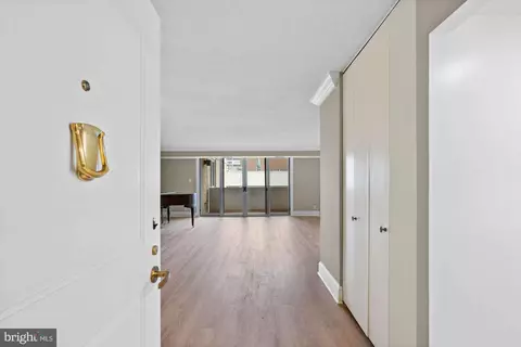 4601 N Park Ave #817, Chevy Chase, MD 20815