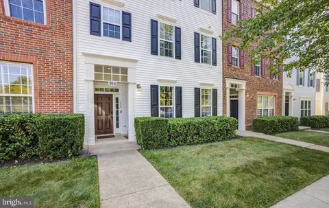 916 Orchard Ridge Dr #100, Gaithersburg, MD 20878